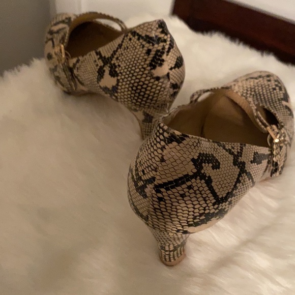 SHOES - Picture 8 of 8